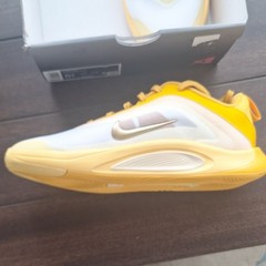 Nike A’ONE (GS) Basketball Sneakers Topaz Gold/White Metallic Gold 5.5Y