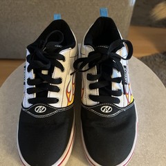 Heelys Pro 20 Prints Skate Shoes Unisex Youth Size 6 Sneaker White Black Flames