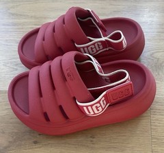 UGG Kids‘ Red Clog Sandals Adjustable Strap Slides Toddler Size 8