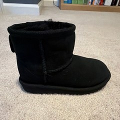 UGG Classic Mini Black Suede Ankle Bootie w/ Faux Fur Trim Children’s US 10