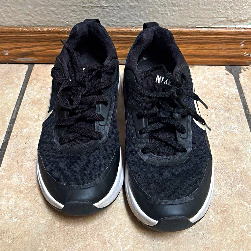 Nike Unisex Kids Black/White Low Top Mesh Lace Sneakers US 5.5 CI1677-001