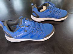 NEW NEVER WORN Columbia Peakfreak Rush Sneaker Kids Size 2 Blue Waterproof Shoes