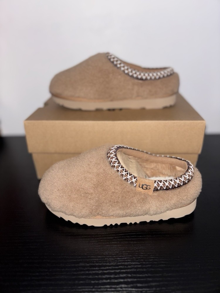 UGG K Tasman Maxi Curly Kids Slippers Size 1 CHE Chestnut – Brand New With Box
