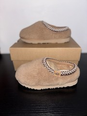 UGG K Tasman Maxi Curly Kids Slippers Size 1 CHE Chestnut – Brand New With Box