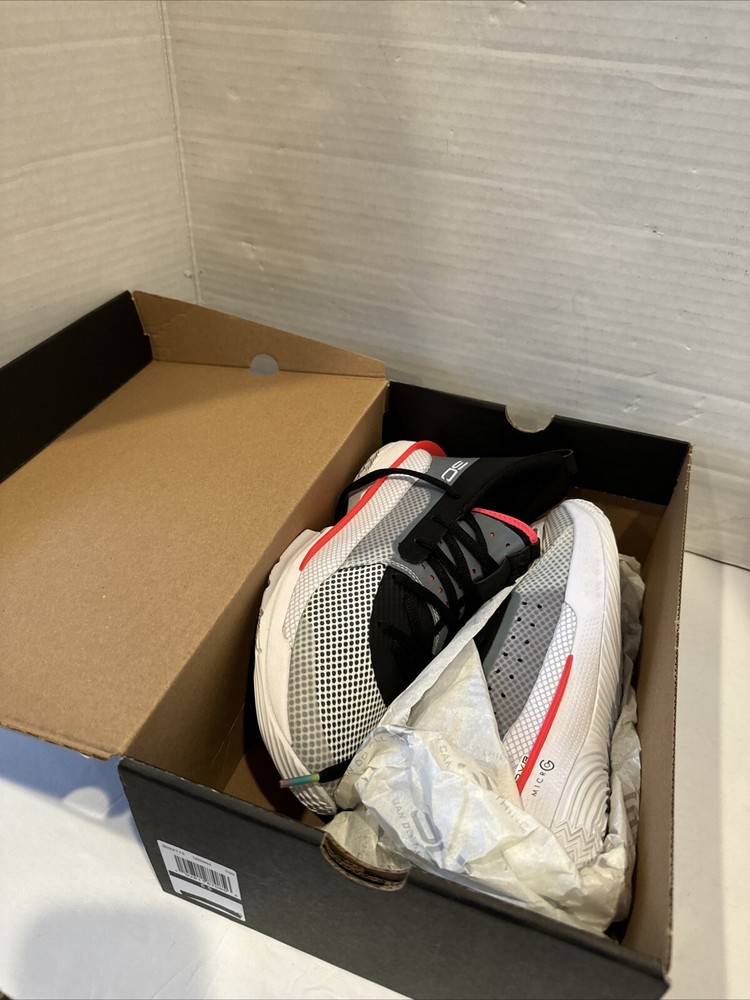 Under Amour Curry 7 3022113-100 Size 6.5