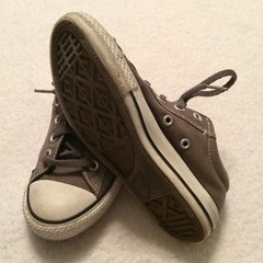 Junior Converse LOW Gray Canvas Athletic Shoes Size 2 / 33.5 Minimal wear