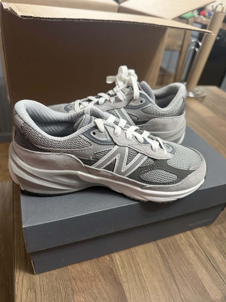 New Balance 990v6 2.5Y