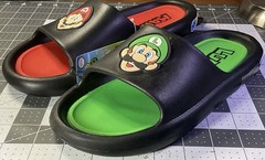 SUPER MARIO BROS & LUIGI Comfort Slides Sandals Youth Size 5 New