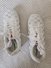 bebe Unisex Kids White/Silver Logo Low Top Lace-Up Sneakers Round Toe 5.5