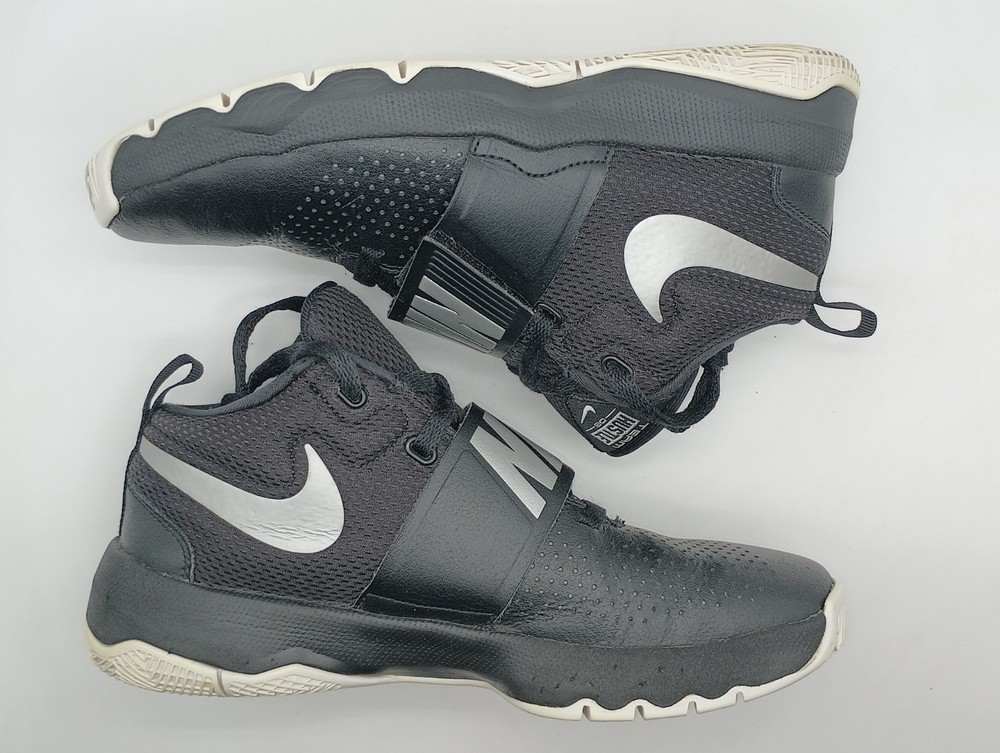 Nike Team Hustle D8 Youth Basketball Shoes Sneakers Sz 6.5Y Black 881941-001