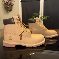 TB0A6BETA3K Timbs Premium 6″ Waterproof Patent Leather Boots women/Kids Size6