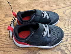 Cat & Jack Ari Kids Hook & Loop Mesh Sneakers Black/Gray/Red Size 7
