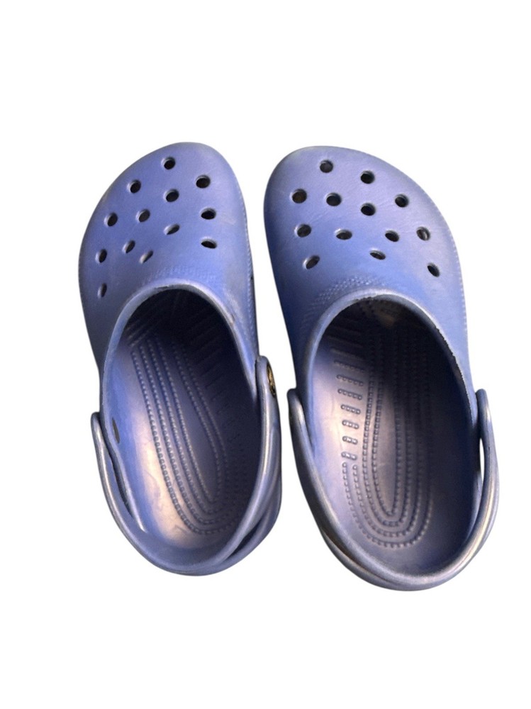 Crocs Classic Clogs Kids Shoes Solid Blue color with the Iconic logo J1 Pre-Lov