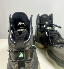 Nike LeBron 19 ‚Black Green Glow‘ Sneakers Kid’s Size 10