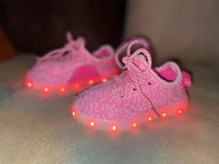 Children’s Size 8 Light Up Shoes – Hot Pink – Rechargeable Via USB