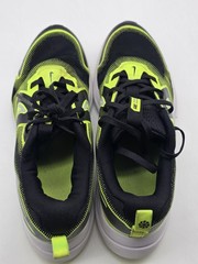 Nike Cosmic Runner Shoes Youth 5Y Black Running Sneakers HM4402-005 Damage