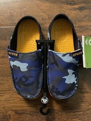 Crocs Kid’s 10/11 Navy Mango SANTA CRUZ CAMO LOAFERS Relaxed Fit Camouflage NWT