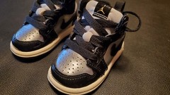 Nike Air Jordan Retro 1 Mid Black Metallic Silver Gold TD kids Size 3c US