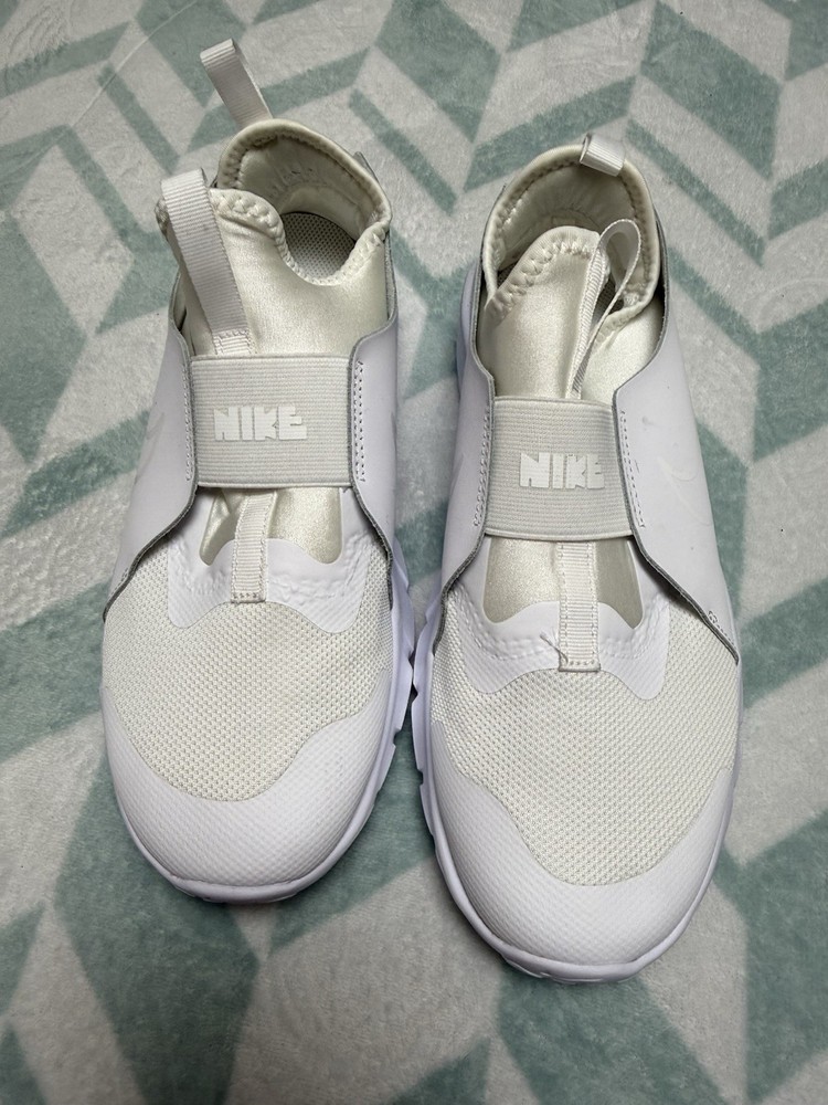 Nike white and cream trainers #nikekicks7Y