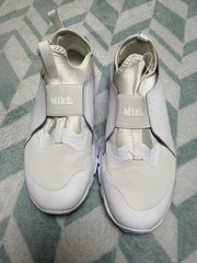 Nike white and cream trainers #nikekicks7Y