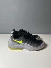 Nike Air Max Invigor GS Running Trainers, Wolf Grey/Volt/Black, size 4.5Y