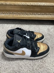 Size 6.5 (GS) – Jordan 1 SE Low Gold Toe
