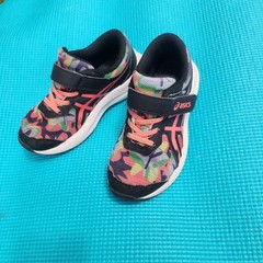 ASICS kids sneakers with multicolored camouflage pattern, size US 11 kids