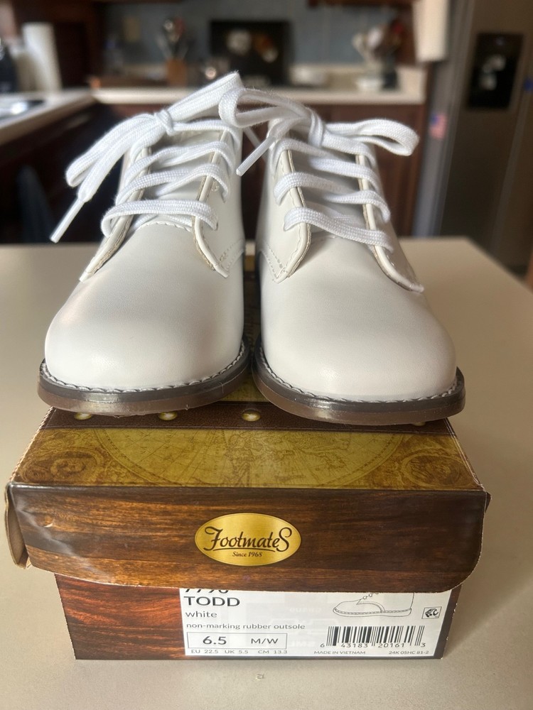 Footmate Todd white baby size 6.5 Classic Hard Bottom Hi Top Dress New