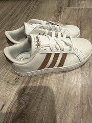 Adidas Neo Baseline K White Gold Stripe Sneakers Kids Size 2 Kids 👦 Shoes
