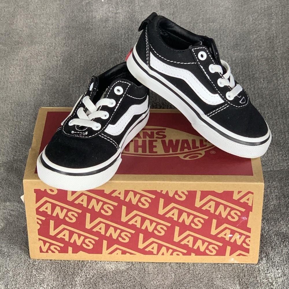 VANS WARD SLIP-ON BLACK AND WHITE SIZE 6.0 VANS OFF THE WALL