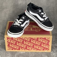 VANS WARD SLIP-ON BLACK AND WHITE SIZE 6.0 VANS OFF THE WALL