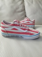 Vans kids Where’s Waldo Old Skool Sneakers Kids Size 2 Shoes