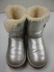 Girls 4 M UGG Bailey Button Metallic Silver Boots Sheepskin Shearling Fur Winter
