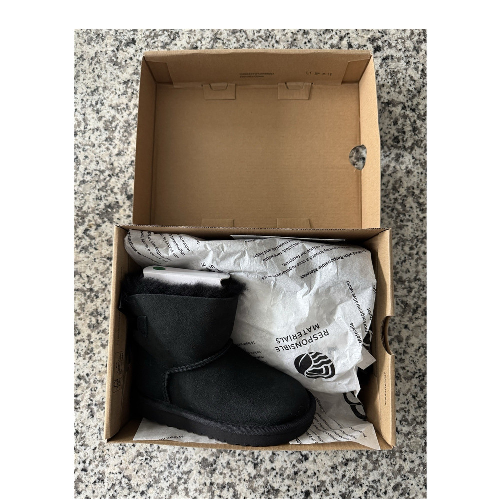 UGG T Mini Bailey Bow II Kids Boot Black Suede Bow Shearling Size 9