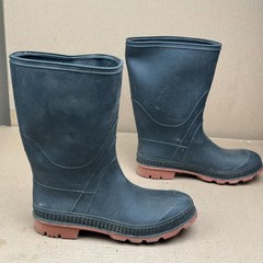 Kids‘ Made in Canada Black Rubber Rain Boots Size 6 Waterproof Wellies – Dusty,
