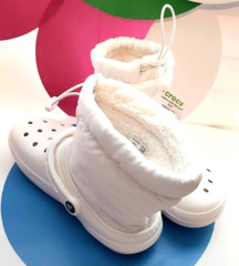 Crocs Kid’s clasic lined neo puff Boot color White Size 4M