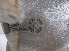 Girls 4 M UGG Bailey Button Metallic Silver Boots Sheepskin Shearling Fur Winter