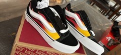 VANS Knu Skool Flame Low Top Unisex Kids Sneaker US 4 EU 35 Black/Red