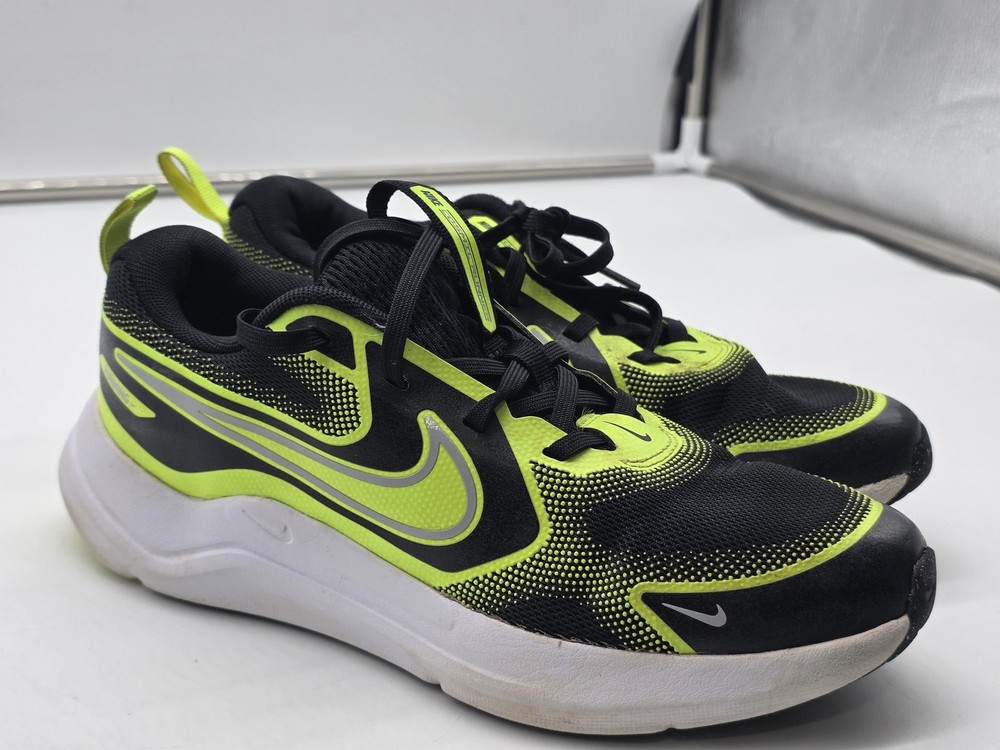 Nike Cosmic Runner Shoes Youth 5Y Black Running Sneakers HM4402-005 Damage