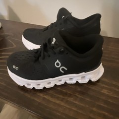 ON clouds toddler 11c new without box.