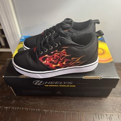 Heelys Pro 20 Black Red Flame Print Lace-Up Skate Wheel Sneaker Shoes Youth 4