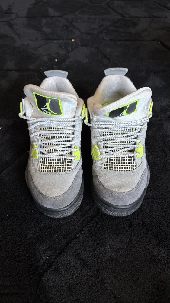 Jordan 4 Retro SE Mid Neon 95 Size 7 (GS) –