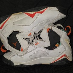 Air Jordan true flight Retro White Black coral Size 6Y Kids