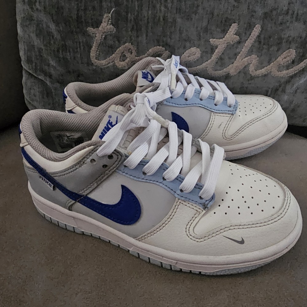 Nike „Just Do It“ Dunks Low Youth Size 3.5 Basketball Shoes Sneakers Athletic