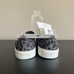 Old Navy Kids 4 Easy Pull On Sneakers Gray Leopard Jersey Knit Elastic Lace