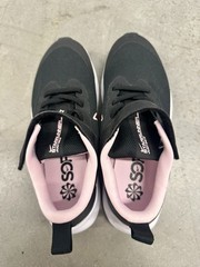 Nike Star Runner 3 Black and Pink Size 2