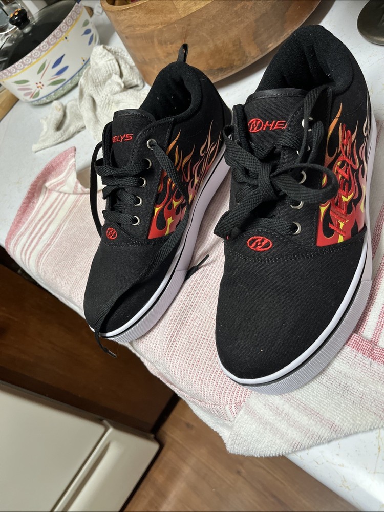 Heelys Pro 20 Prints Black Red Flame skate shoes Size 8