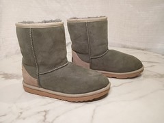 UGG KIDS CLASSIC SHORT II – 1017703K Size 4 Used