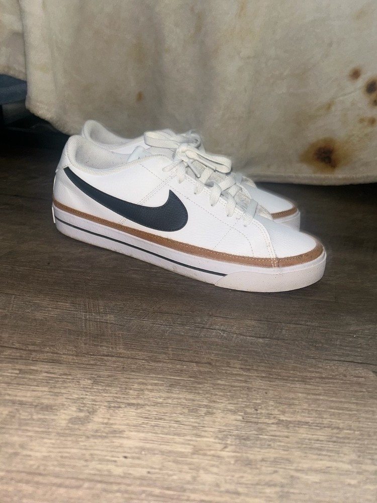 nike court legacy tan and white – size 9.5