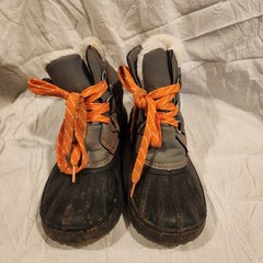 Gymboree youth snow boots in grey rubber and rose gold little girls size 6